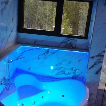 Apartamentos Los Robles Alcala del Jucar Bagian luar foto