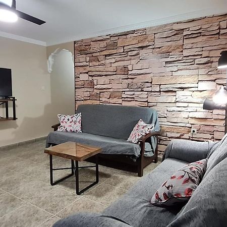 Apartamentos Los Robles Alcala del Jucar Bagian luar foto