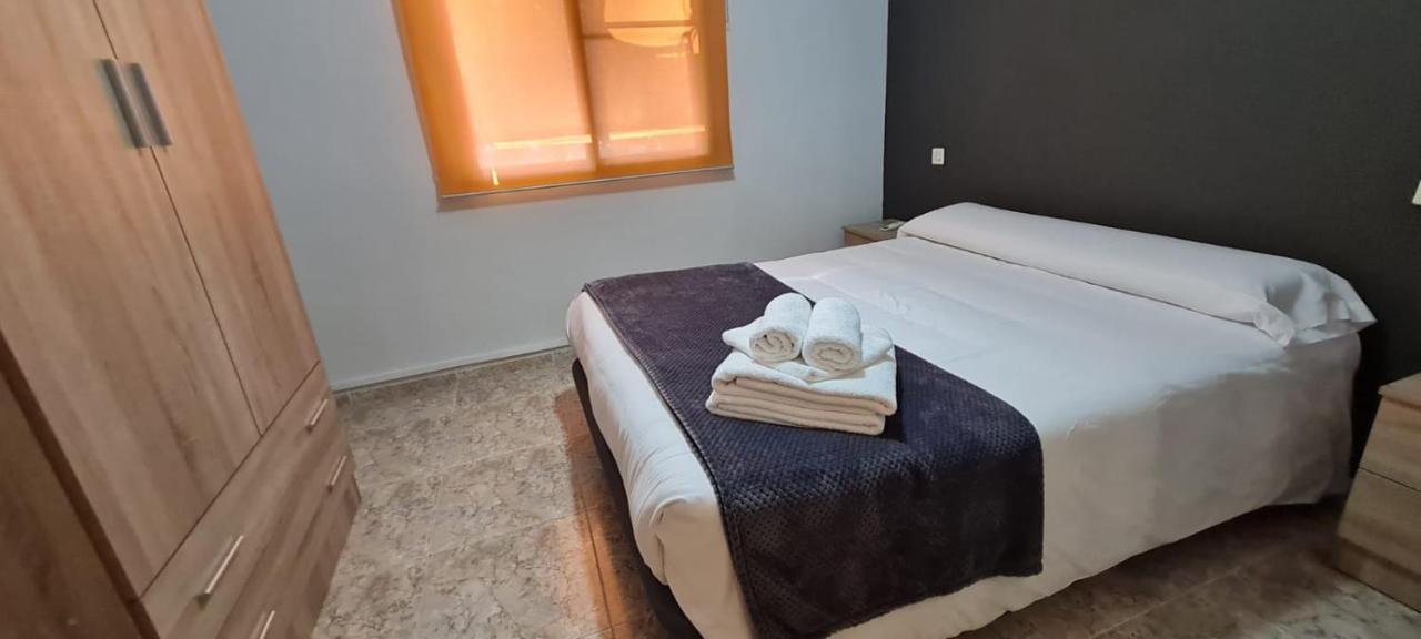 Apartamentos Los Robles Alcala del Jucar Bagian luar foto