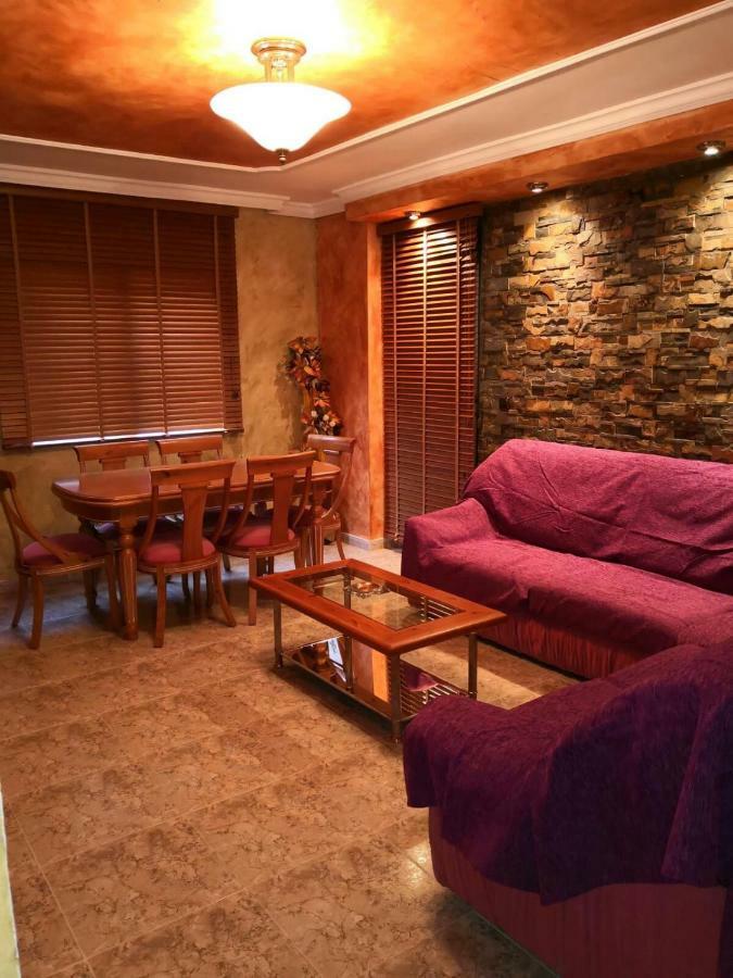 Apartamentos Los Robles Alcala del Jucar Bagian luar foto